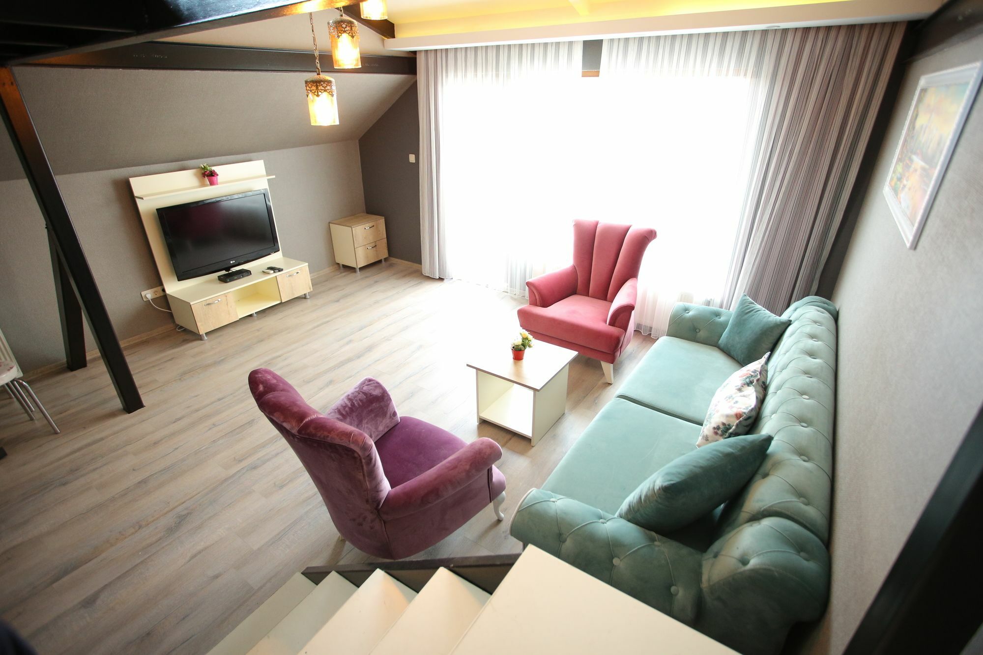 Artist Aparthotel 3*