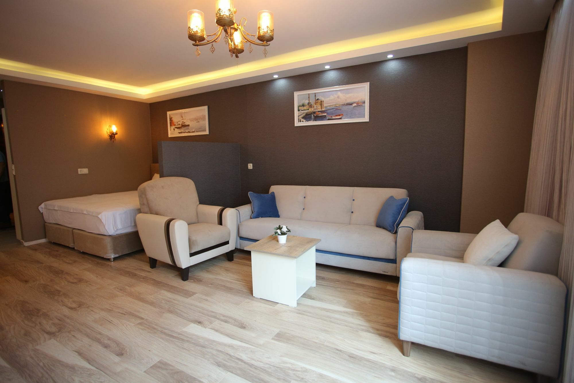 Aparthotel Artist 3*