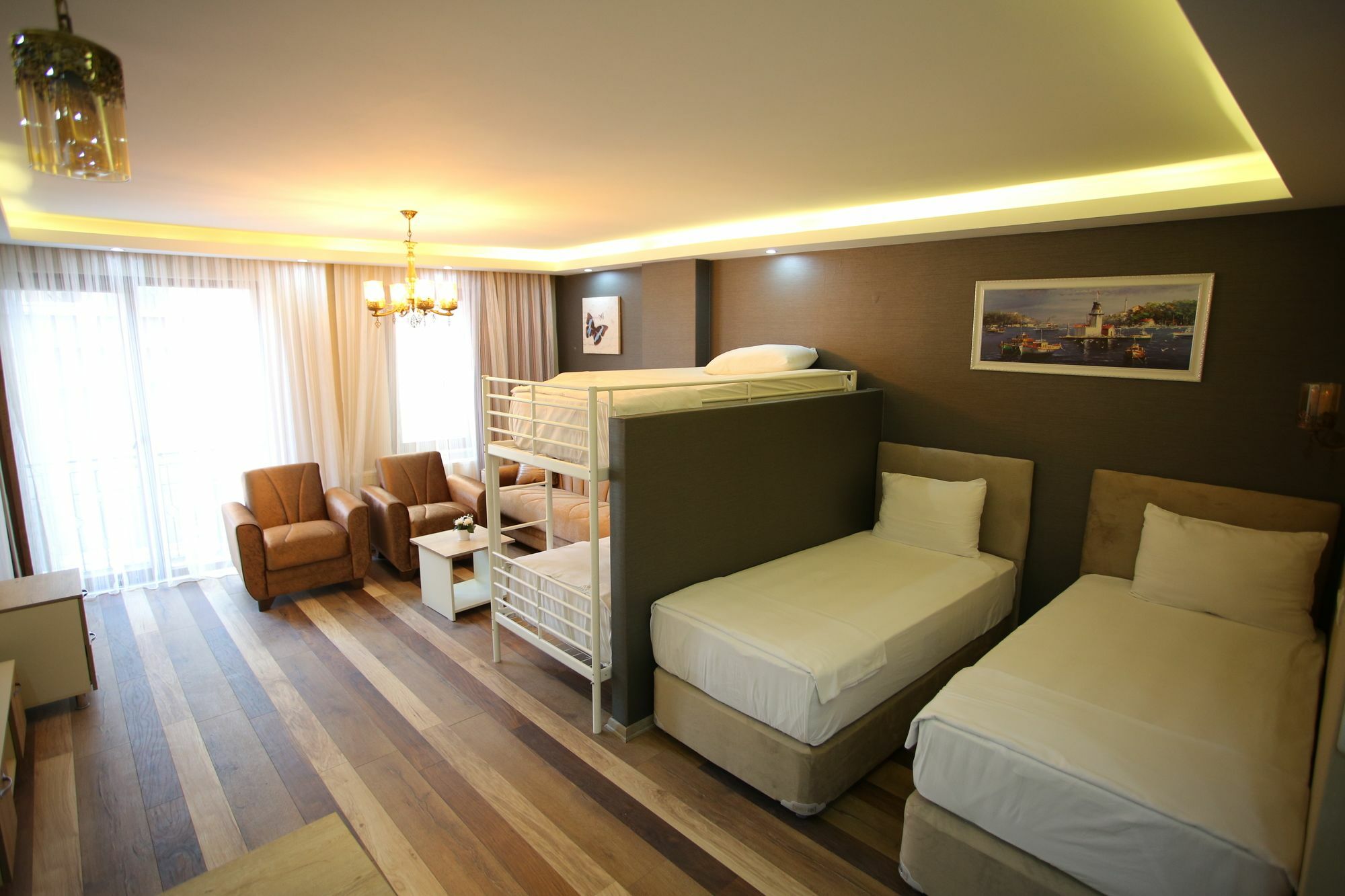 Artist Aparthotel 3*