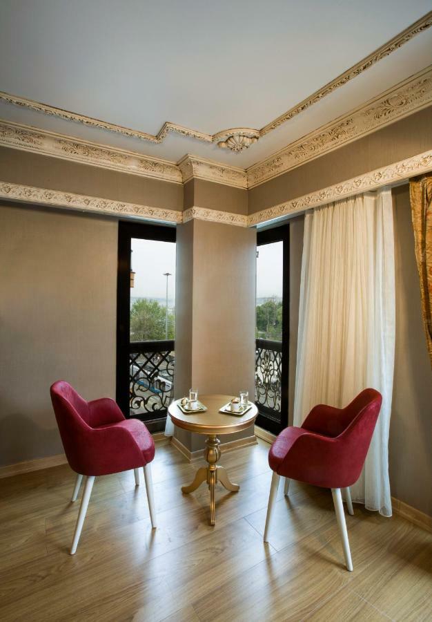 Empire Hotel 3*