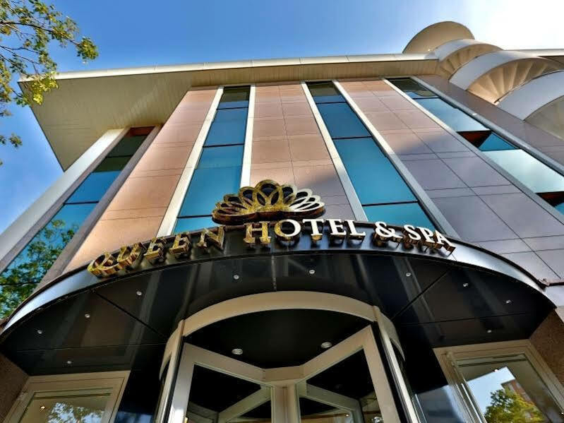 Hotel Queen &
