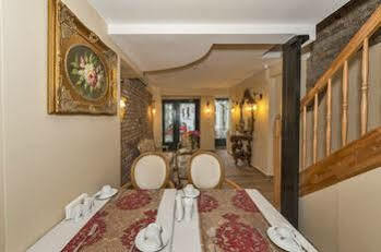 By Murat Royal Galata Hotel 3*