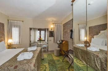 By Murat Royal Galata Hotel 3*