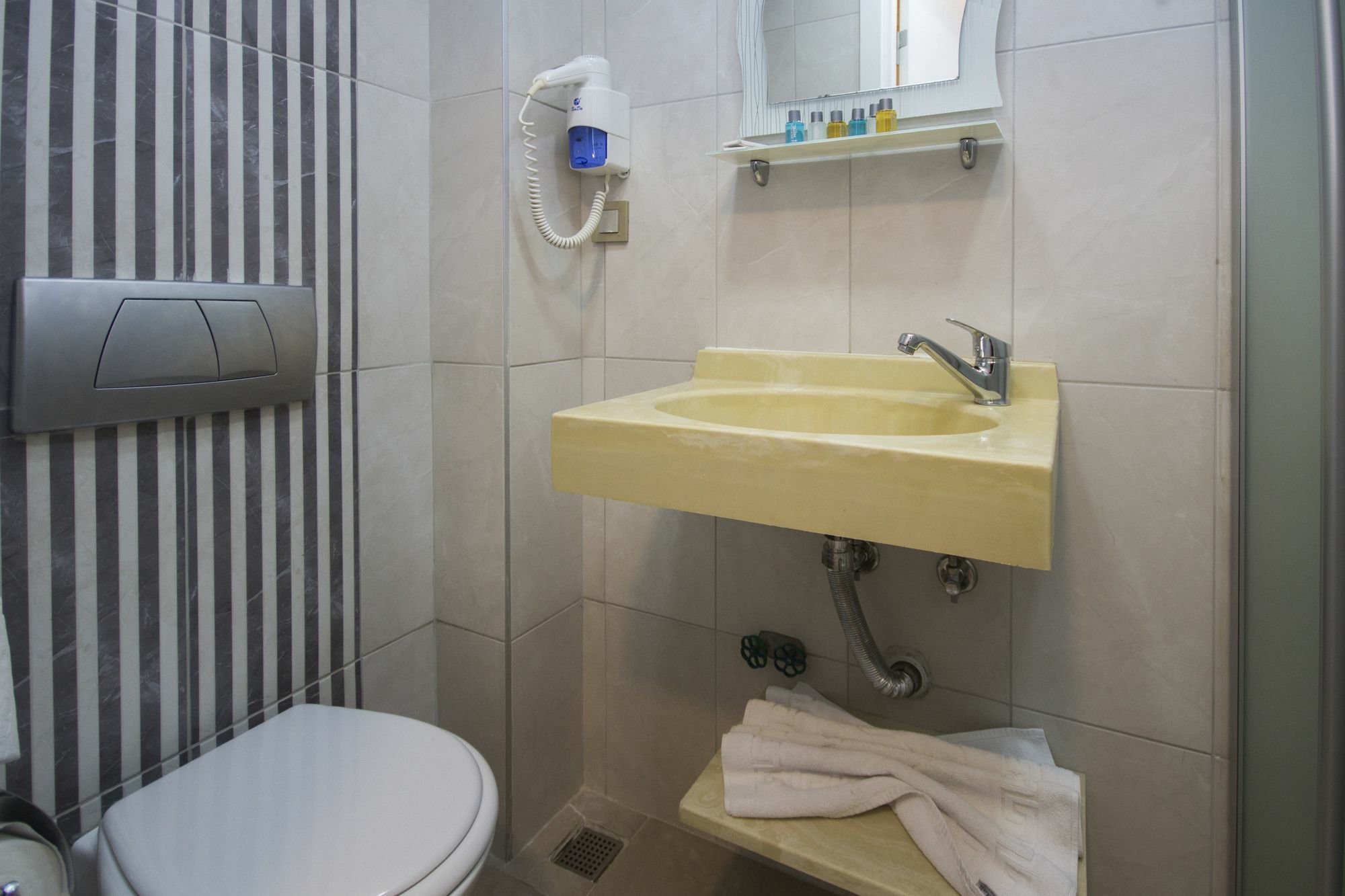 Otel Bestur