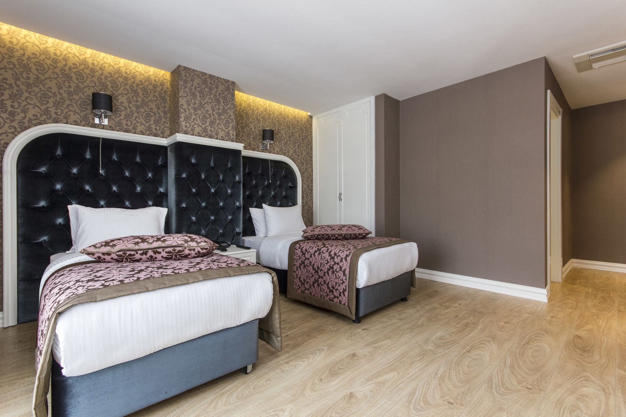 Dencity & Hotel