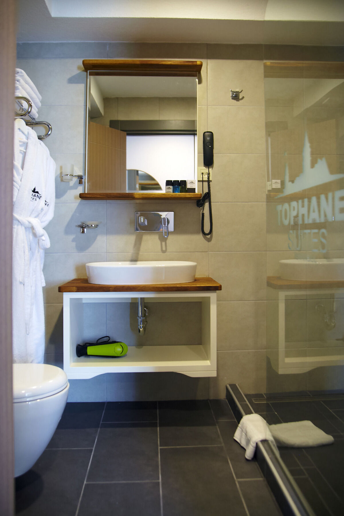Tophane 4*