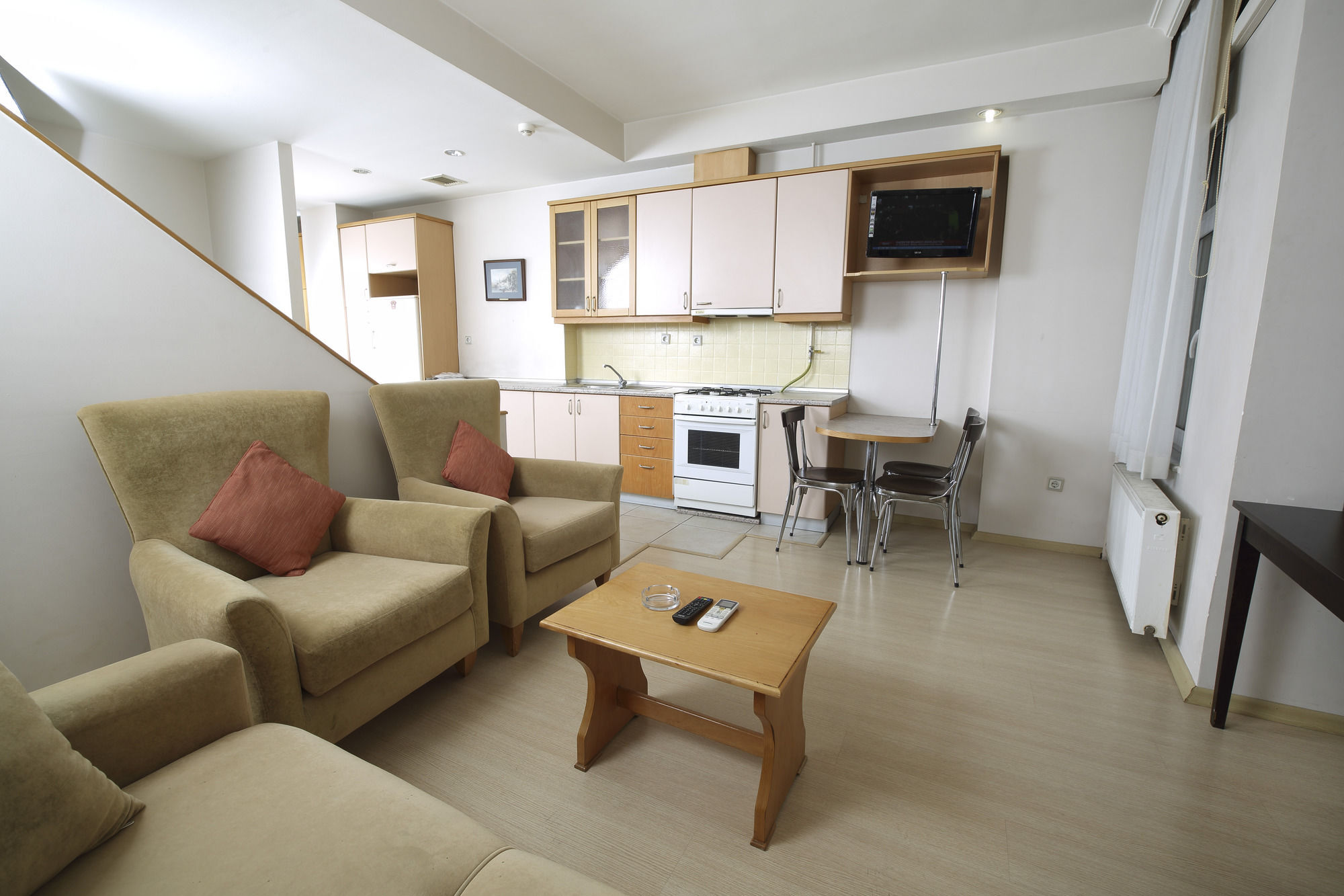 Entes Aparthotel 3*