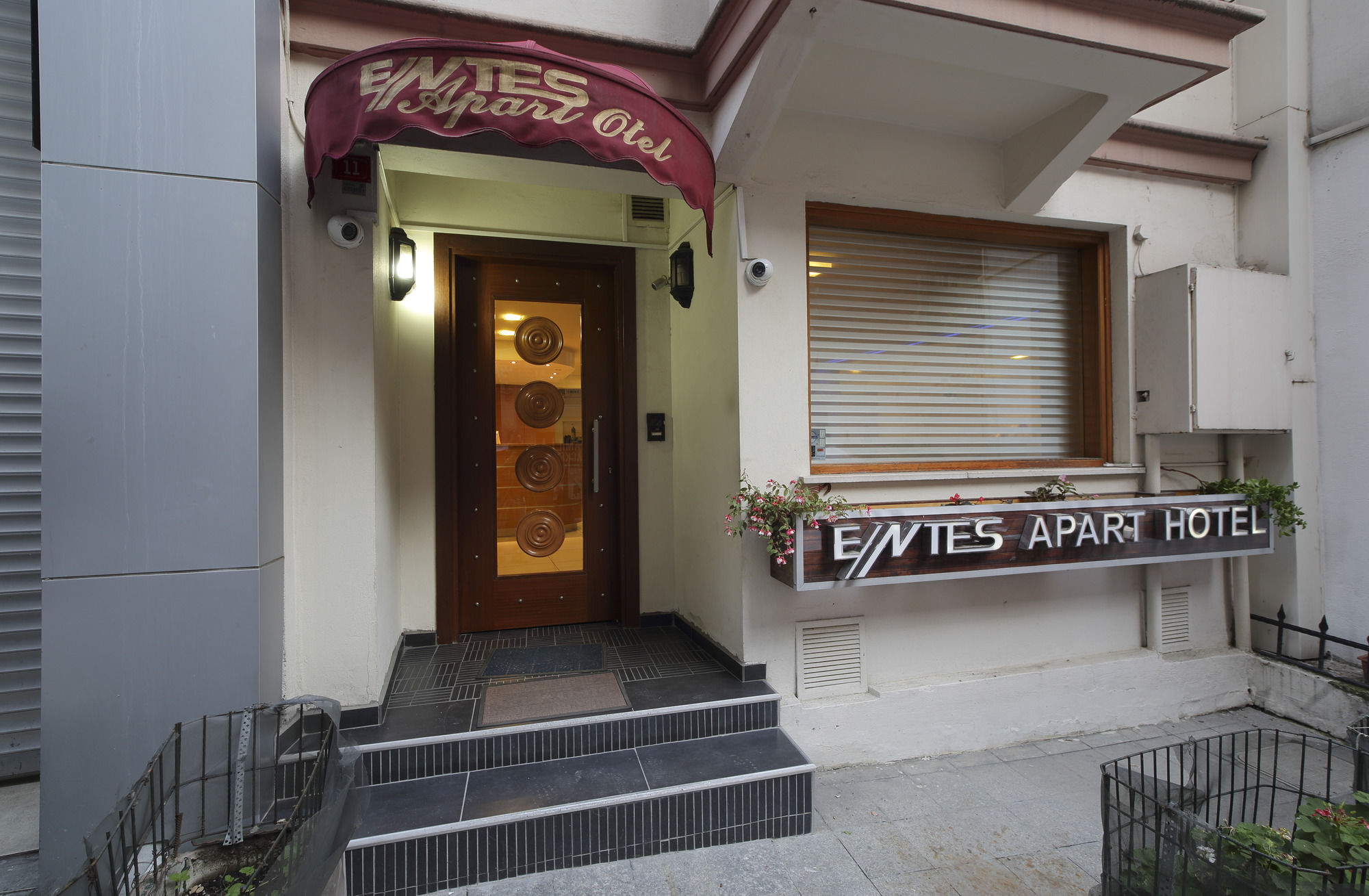 Entes Aparthotel 3*