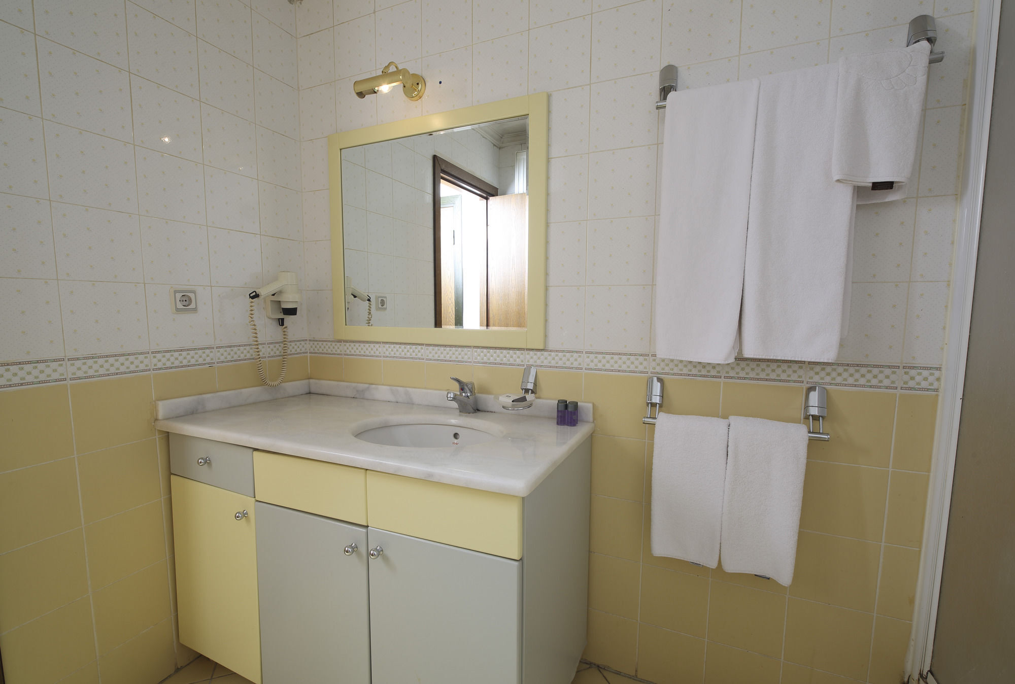 Entes Aparthotel 3*