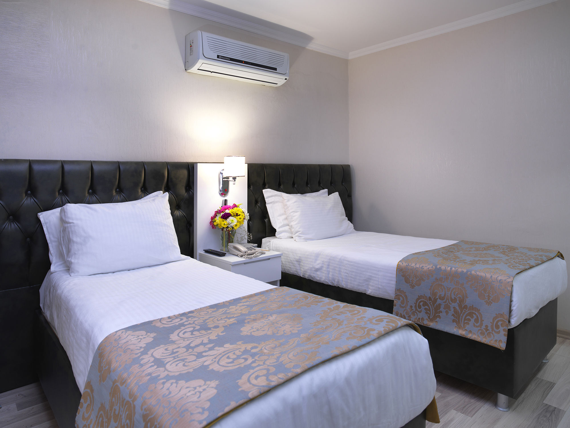 Monarch Hotel 3*