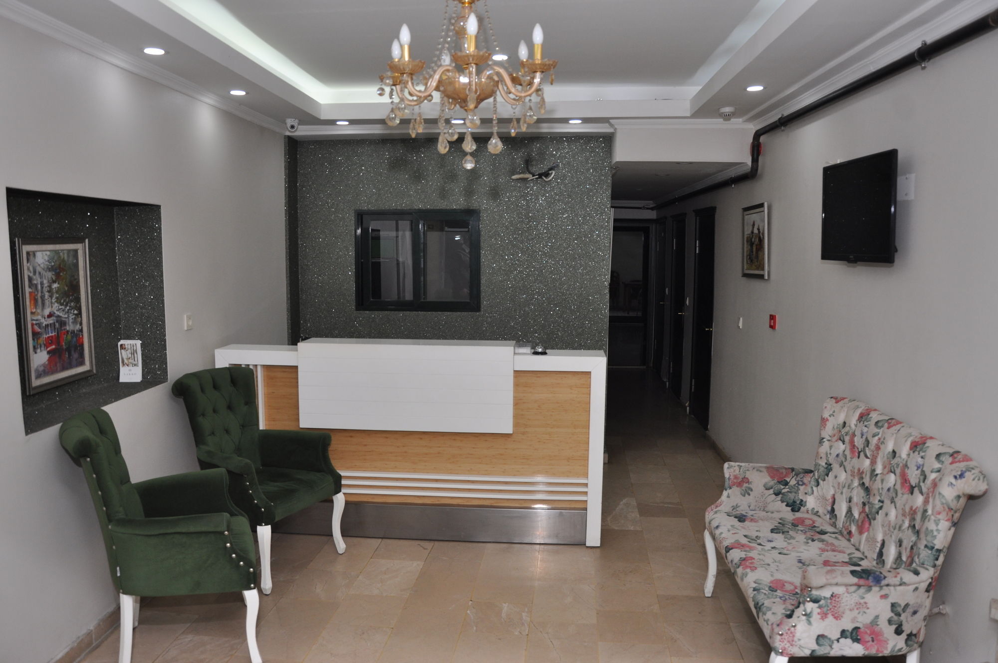 Monarch Hotel