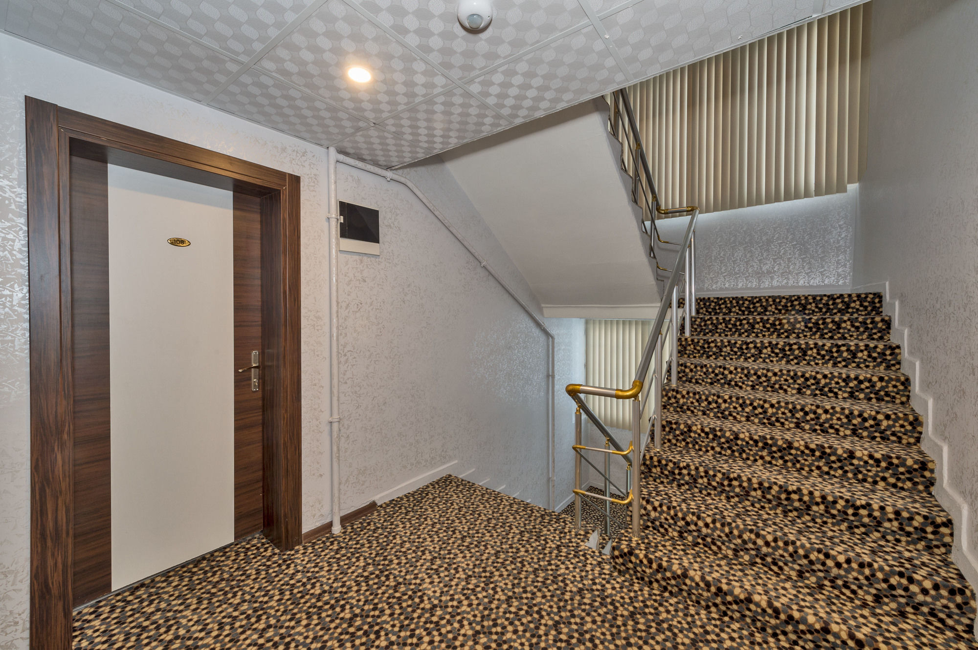 Hotel Paradise Airport 3*