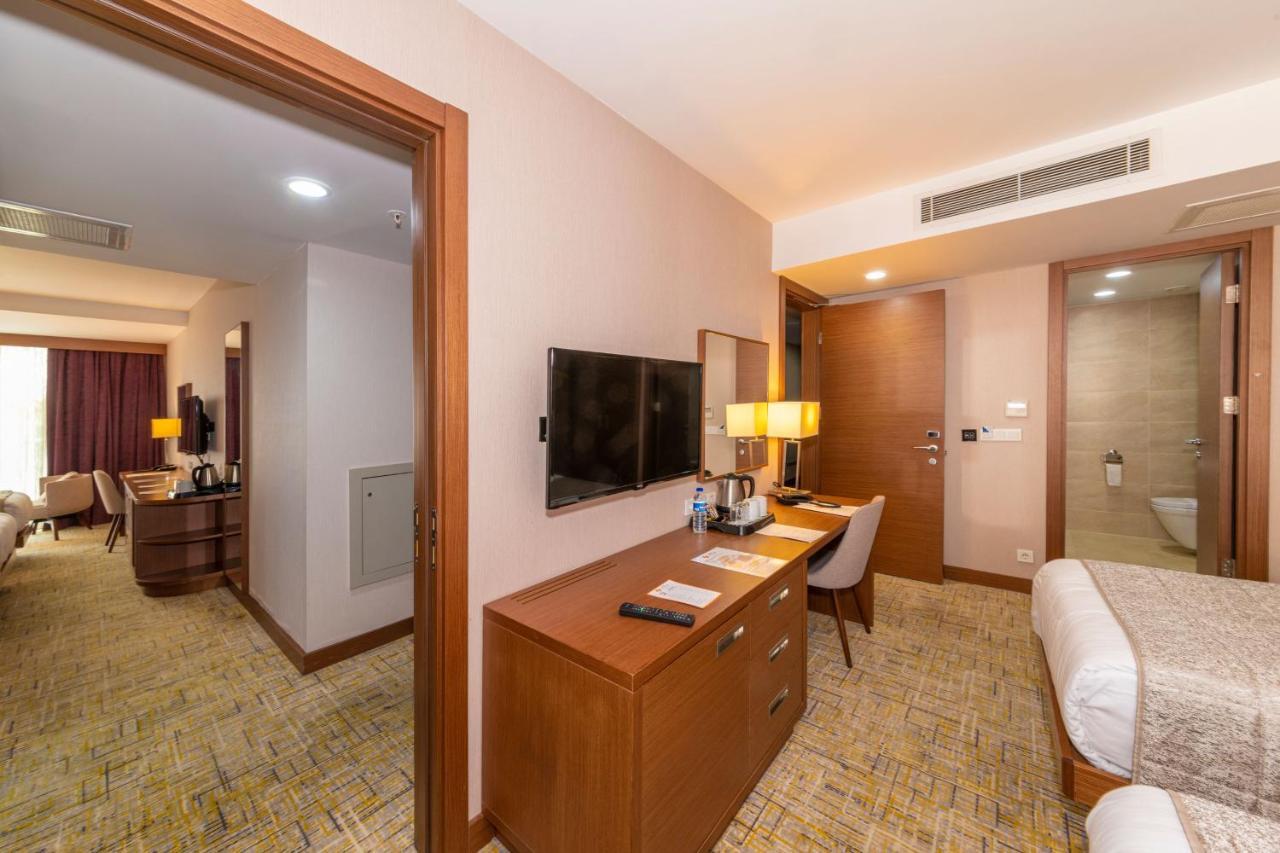 Land Park Hotel 4*