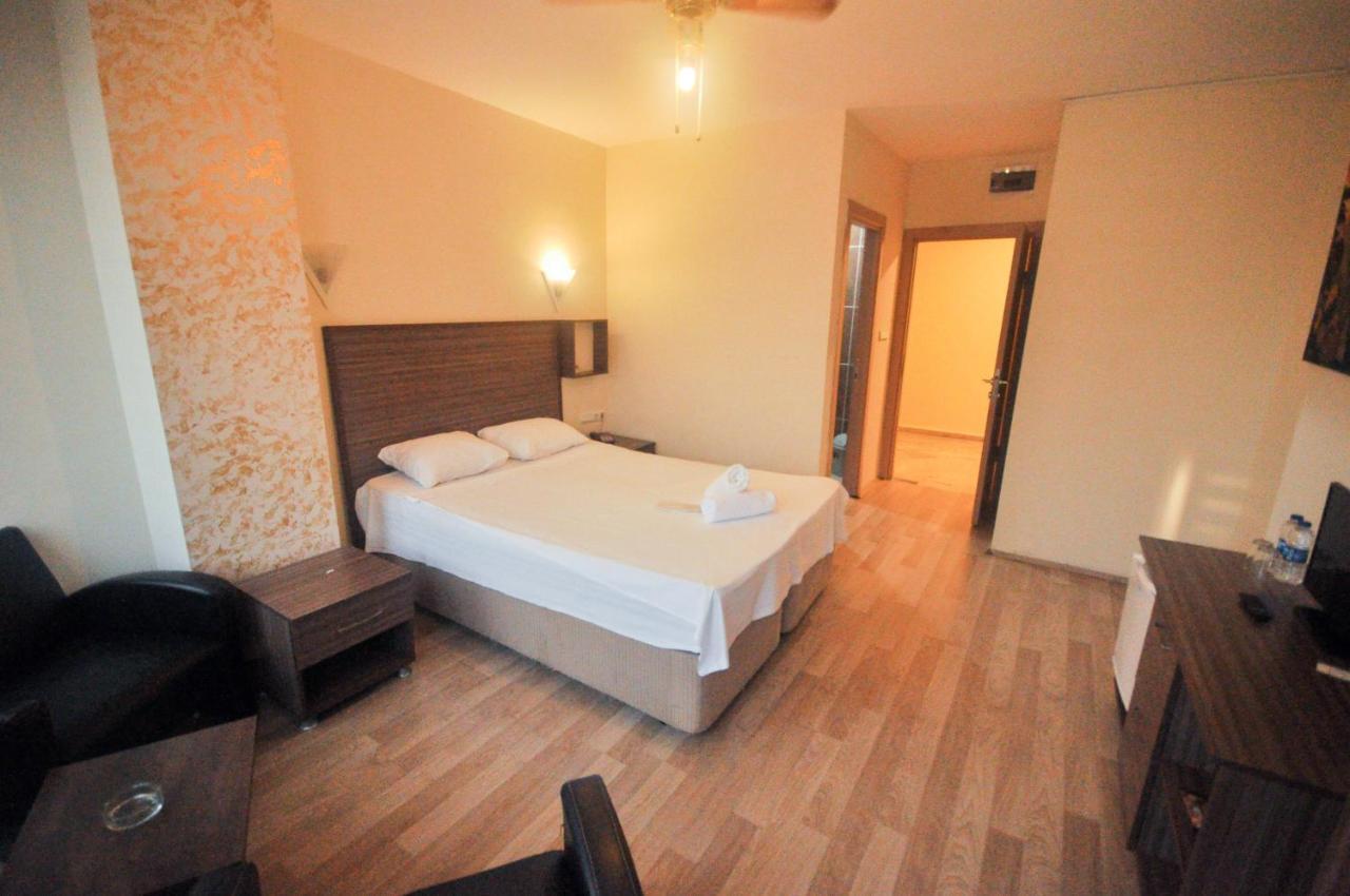 Blue Hotel *