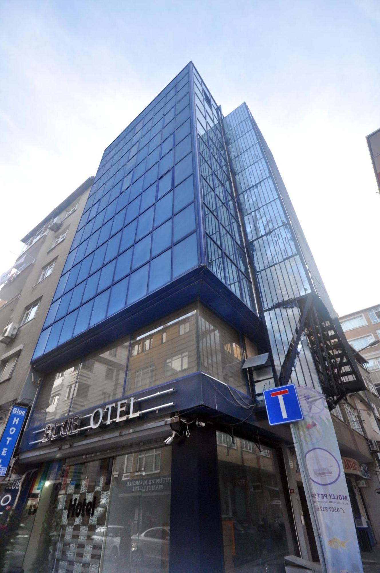 Blue Hotel *