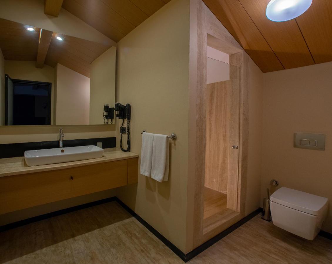 Tan - Special Category Otel