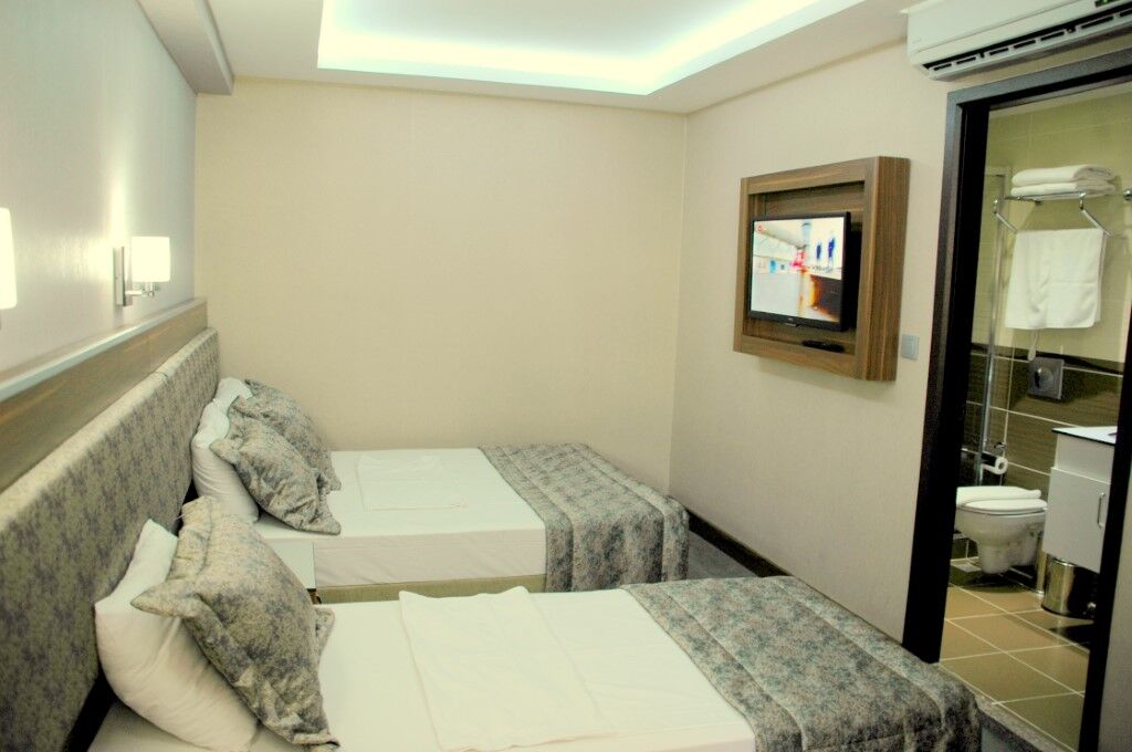 Buyuk Paris Hotel 3*