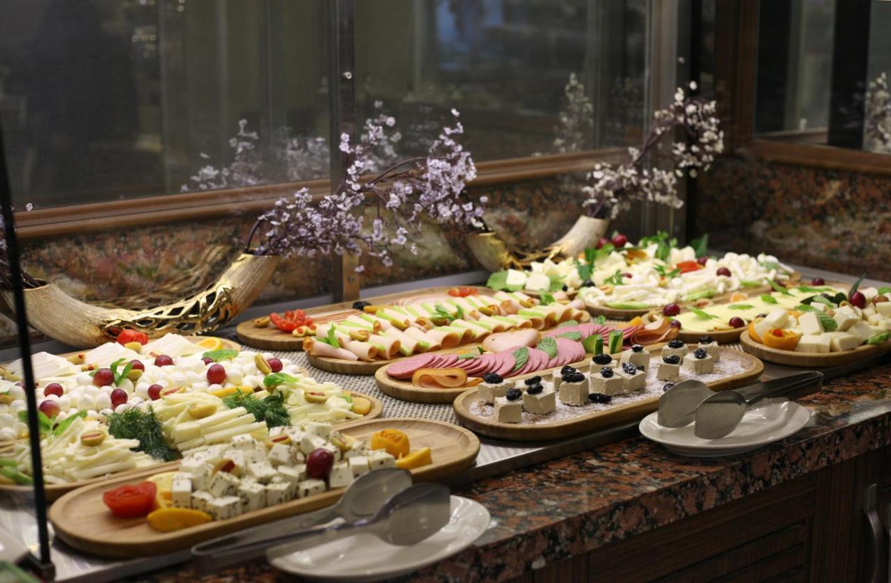 Otel Halifaks 4*