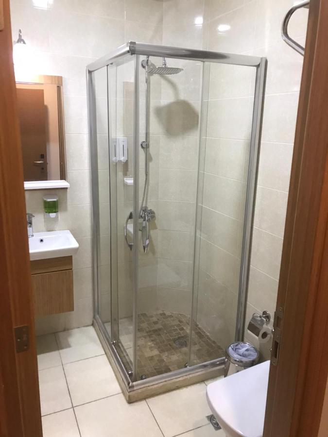 Realist Hotel 3*