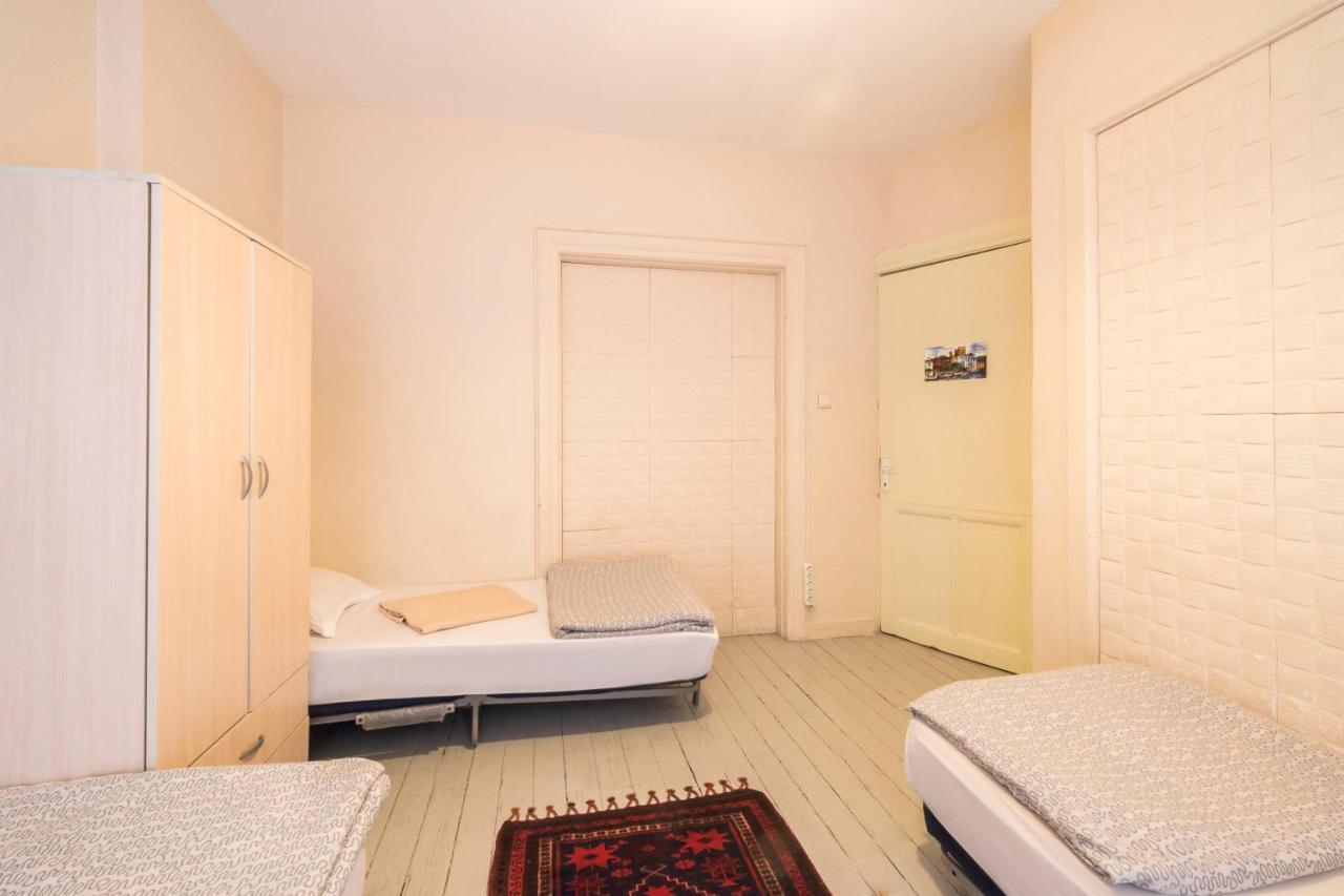 Levanten Hostel *