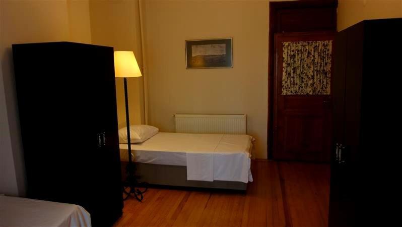 Wooden House Hostel *