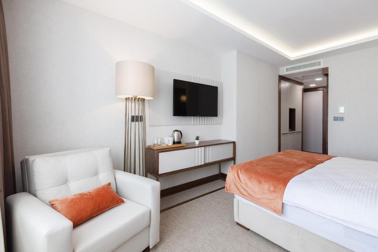 Sherry Karakoey Hotel 2*