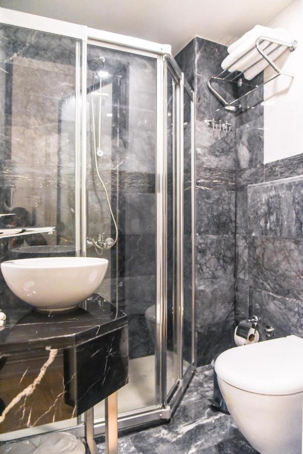 Otel Luxir
