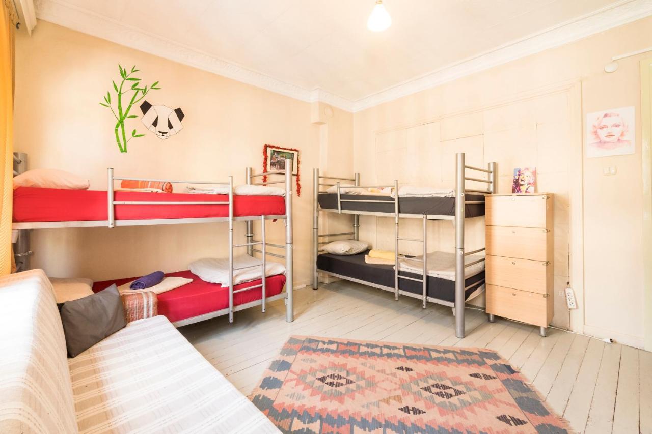 Levanten Hostel *