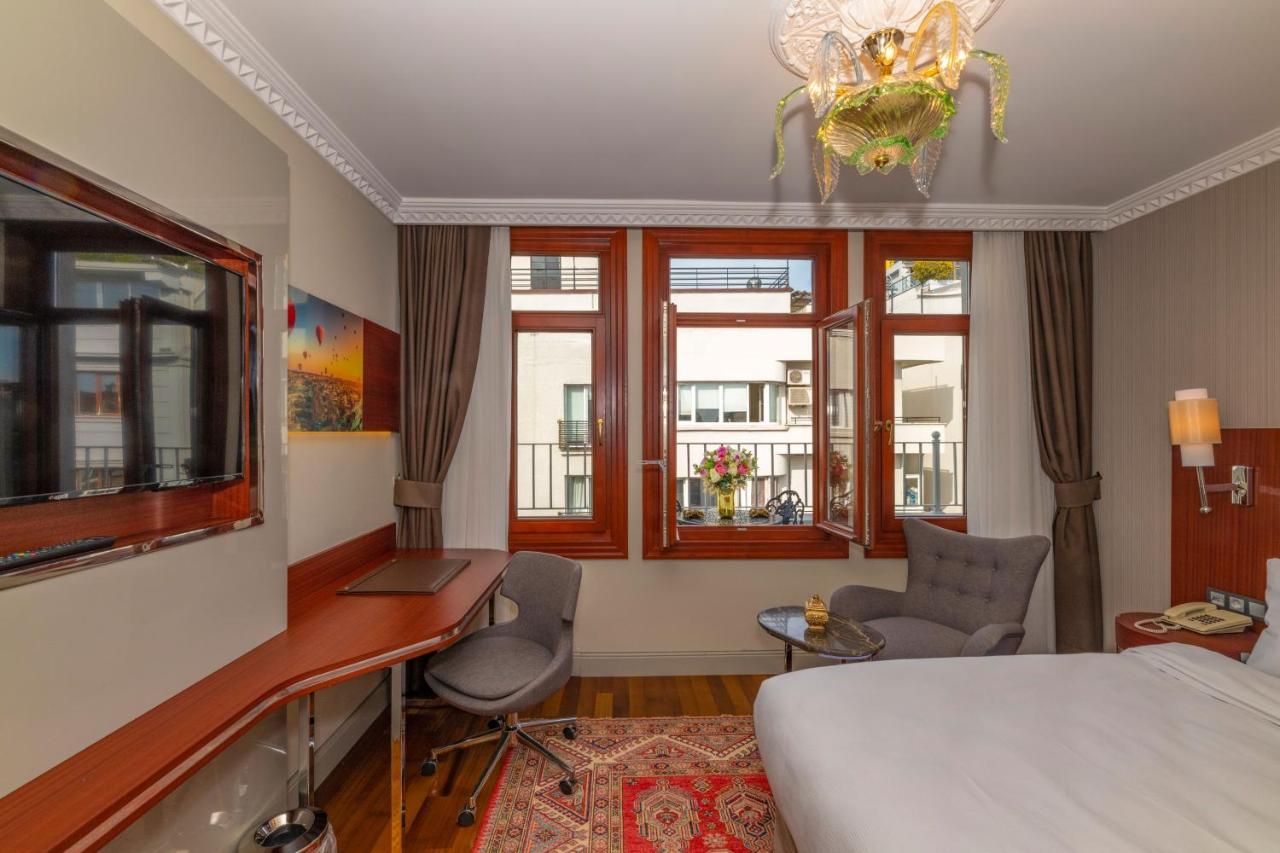 Blue Gilroy Hotel 3*