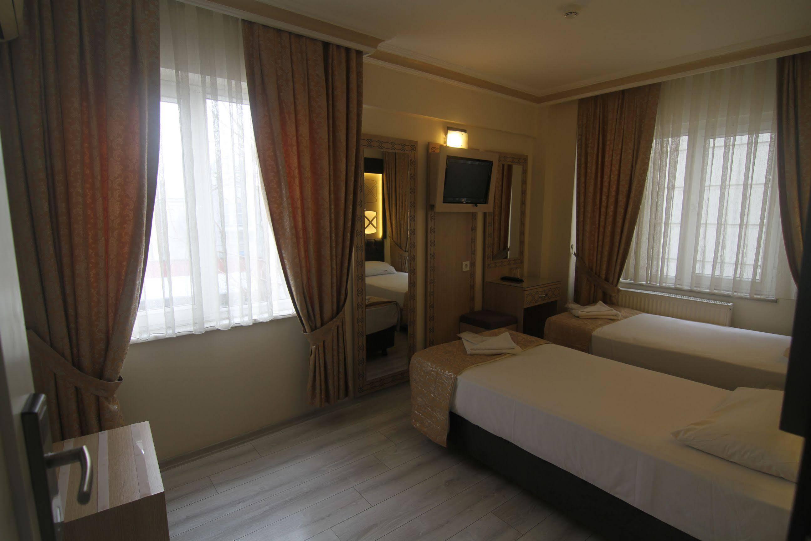Grand Liza Hotel