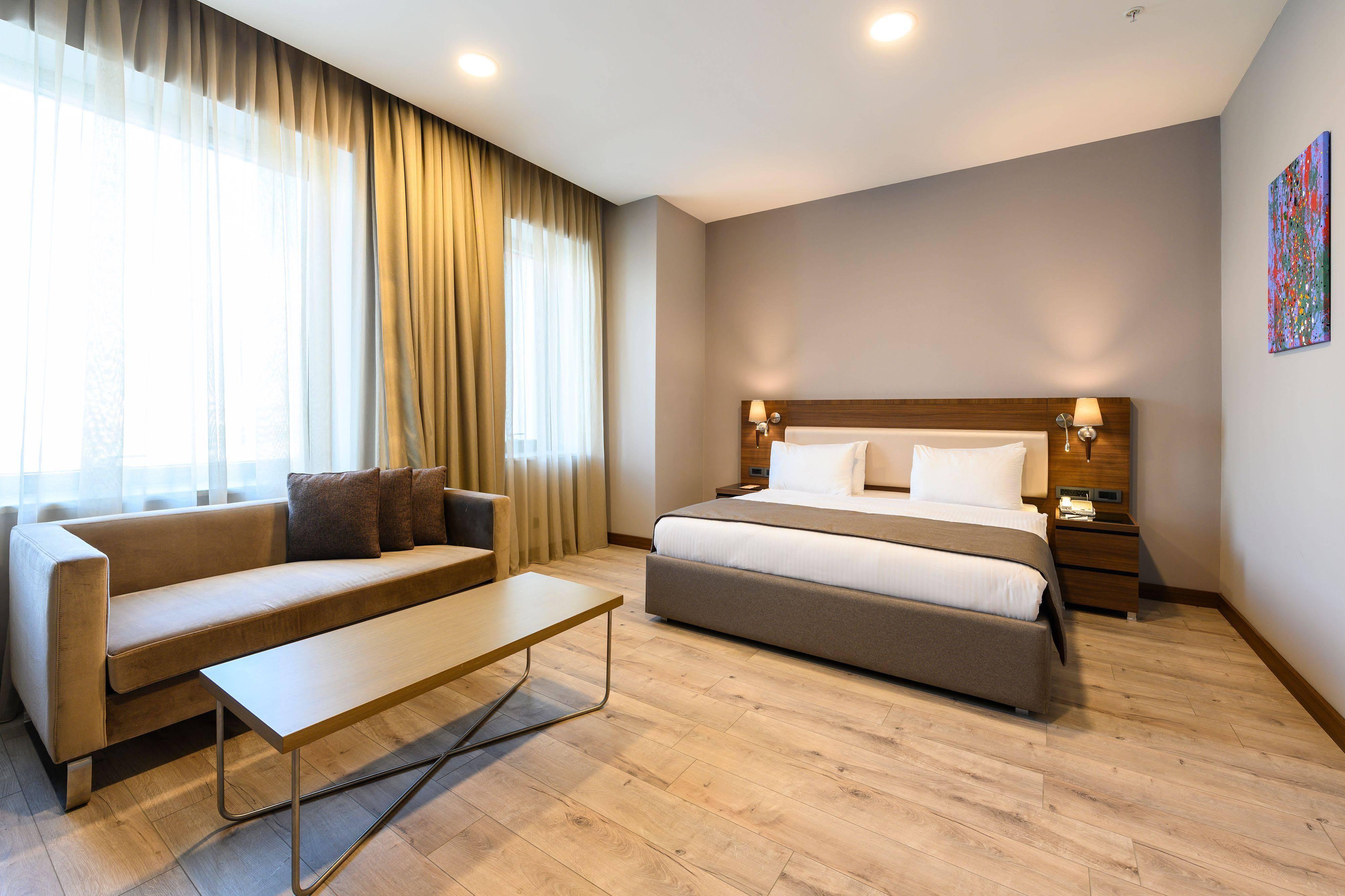 Otel La Quinta By Wyndham Gunesli