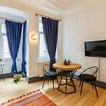 1 Bedroom Renovated House In Taksim