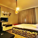 Red House Vip Apartmant Suites