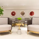 Meg Hotel