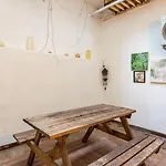 Missafir Exquisite Flat With Backyard And Excellent Location Near Trendy Attractions In Nisantasi, Sisli