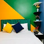 Apex Hotel