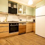Spacious And Comfy 2Br In The Heart Of Cihangir