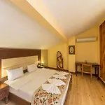 Lalinn Hotel