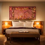 Tomtom Suites