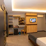Fly And Stay Airport Hotel