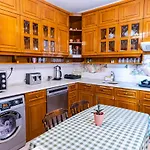 Kaplan Cosy Flat - All Air Conditioned & Heated 3 Bedrooms In The City