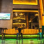 West Pera Hotel