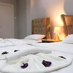 Big Molls Hotel