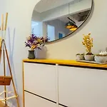 Eclectic Flat Near Metro With Terrace In Kadikoy