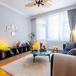 Eclectic Flat Near Metro With Terrace In Kadikoy