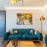 Trendy Beyoglu: Stylish Residence Nearby