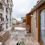 Superb Flat With City View And Terrace In Beyoglu