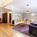 Vibrant Flat With Balcony In Sisli