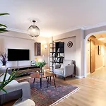 Modern Flat Close To Istiklal Street With Balcony