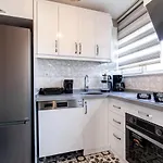 Modern Flat Close To Istiklal Street With Balcony